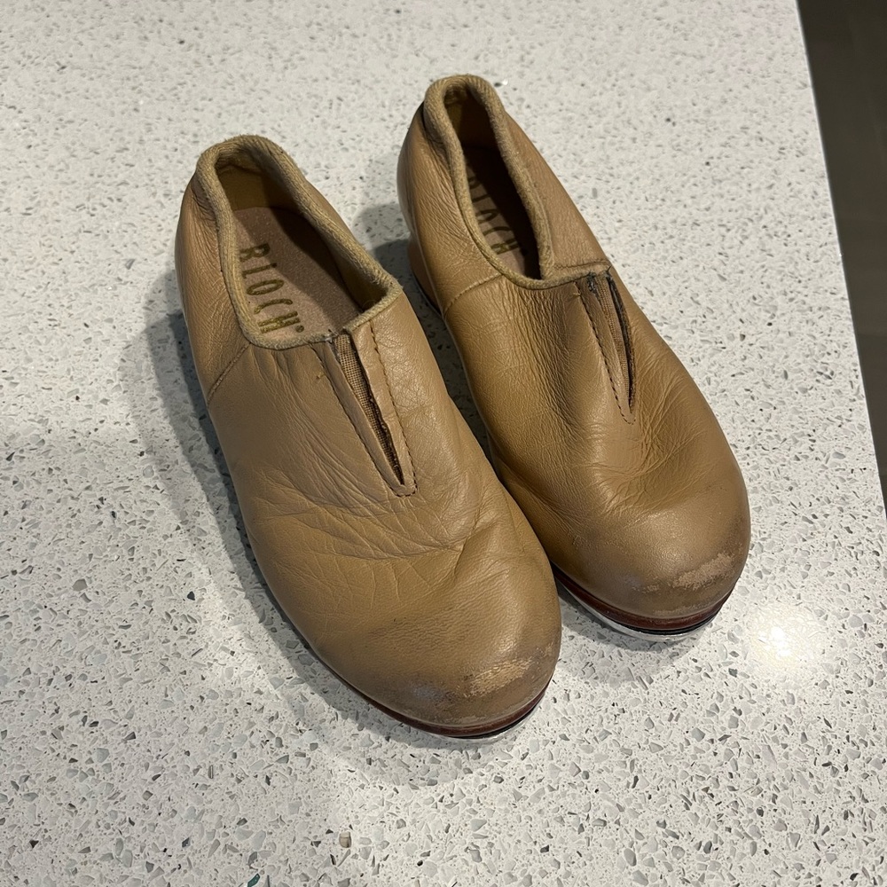 Bloch 11.5 girls slide on tap shoes Nude color
